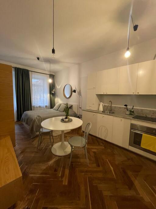 Cute Apartment Perfect For Business And Travel. Warszawa Eksteriør billede